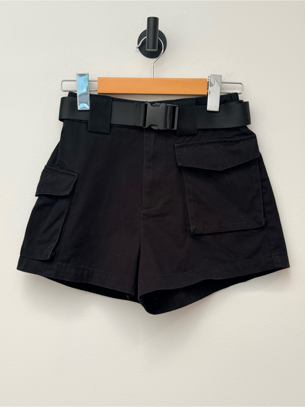 Aritzia TNA  High-Rise Cargo 3” Shorts with  Belt - Picture 9 of 16